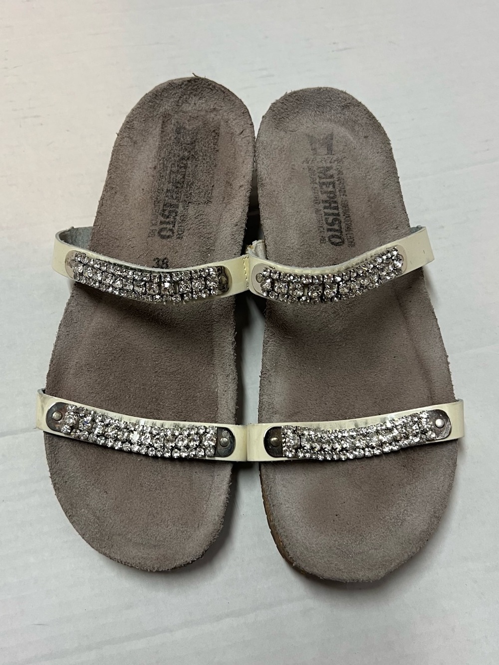 Mephisto Women’s EU Size 38 (US 7.5-8) Crystal Rhinestone Embellished Sandals